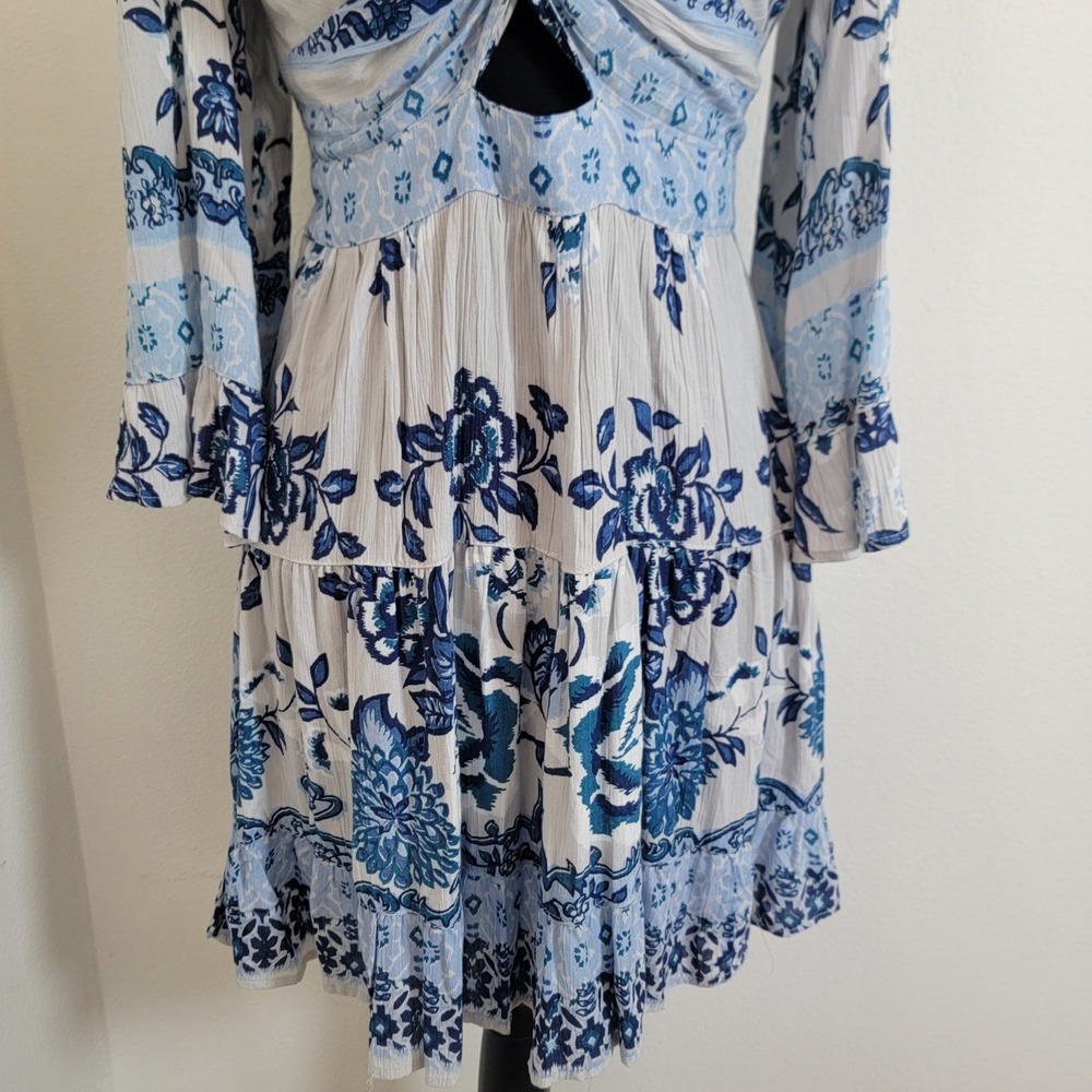Angie Womens Boho Floral Twist Front Cutout Tiered Mini Dress Blue White Medium - Picture 6 of 12